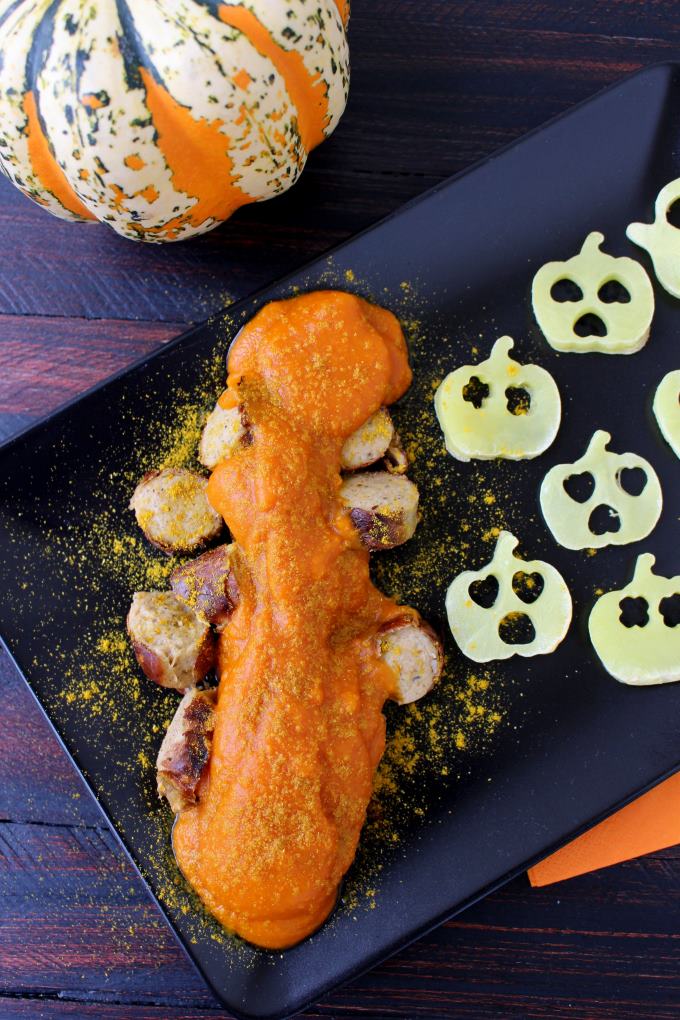 Curry-Kürbis-Wurst mit Halloween-Pommes