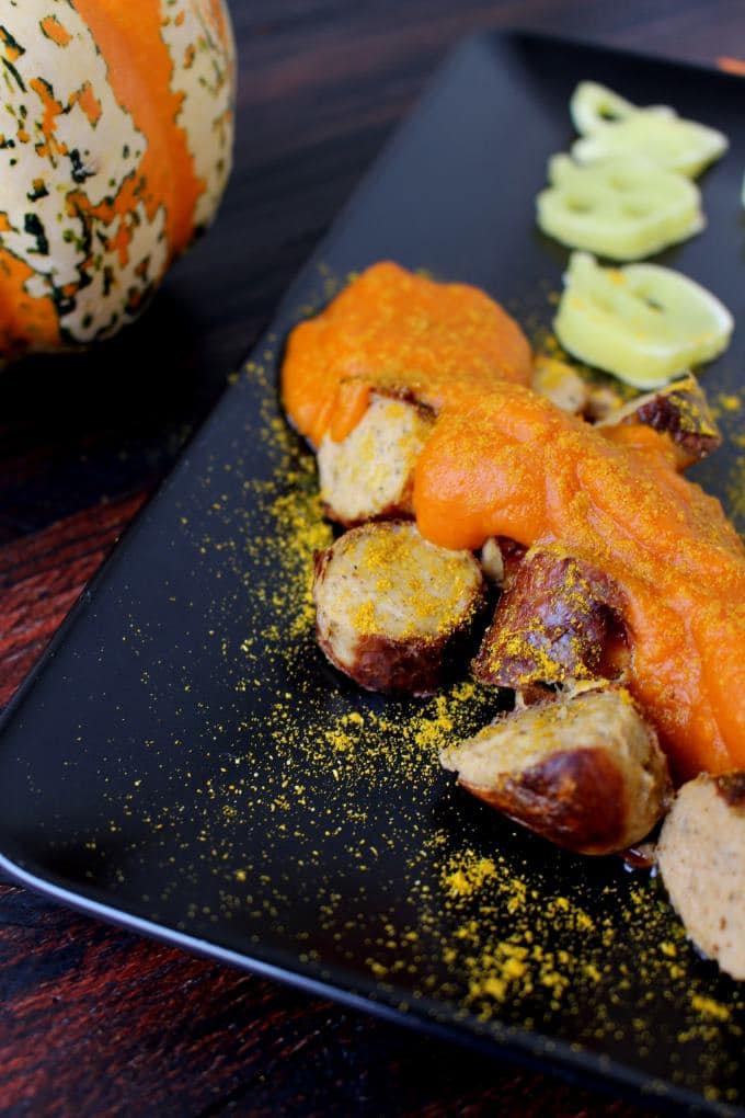 Curry-Kürbis-Wurst mit Halloween-Pommes