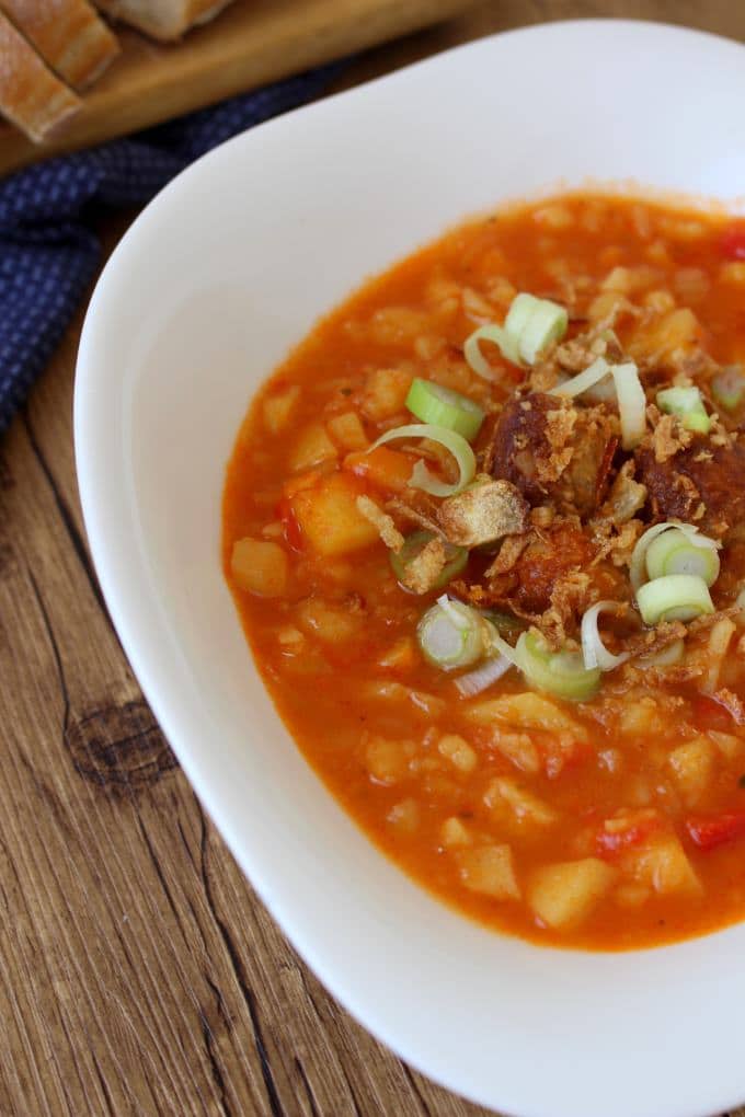 Kartoffelsuppe mit Curry und Bratwurstklößchen - Kinder, kommt essen!