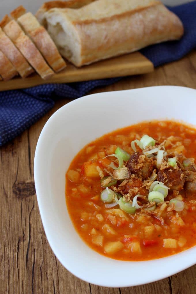 Kartoffelsuppe mit Curry und Bratwurstklößchen - Kinder, kommt essen!