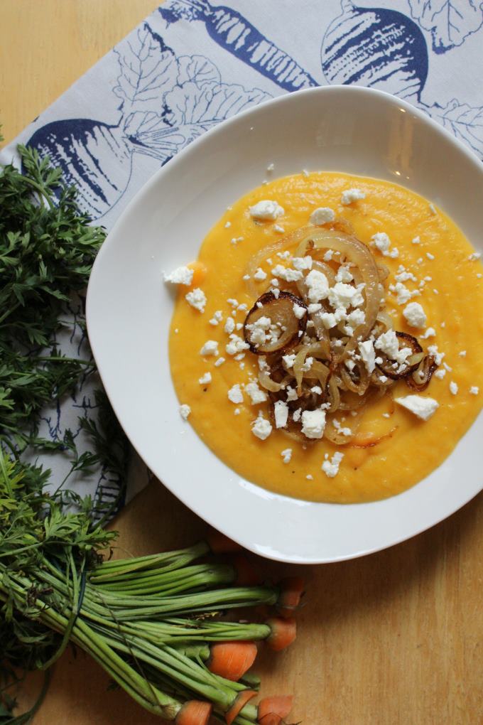 Möhrencremesuppe mit Feta und Zwiebeln - ein leckeres Familiengericht