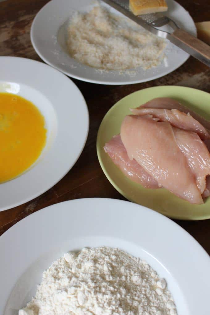 Hähnchenschnitzel mit Parmesankruste und Rosmarinkartoffeln