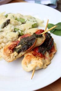 Hähnchen-Saltimbocca mit Spargelrisotto