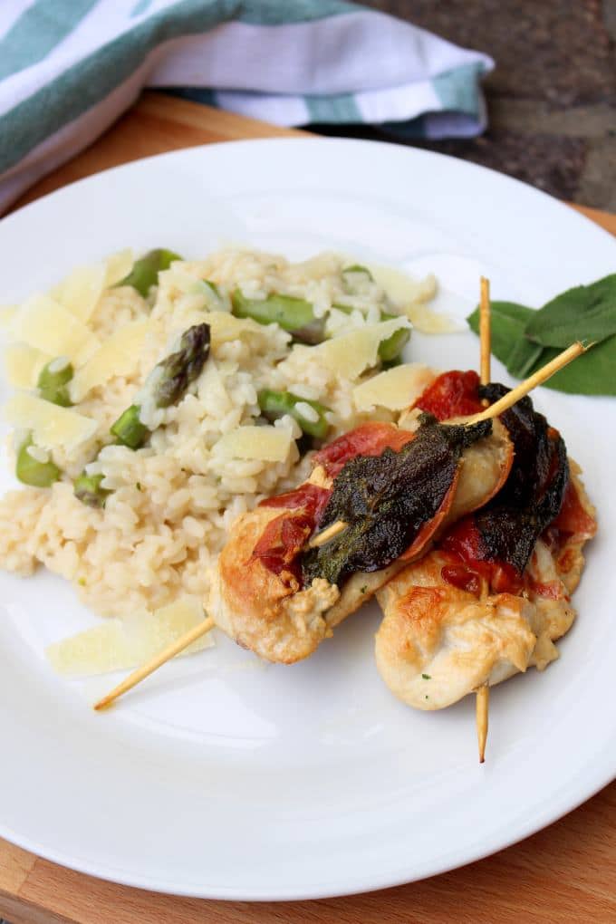 Hähnchen-Saltimbocca mit Spargelrisotto