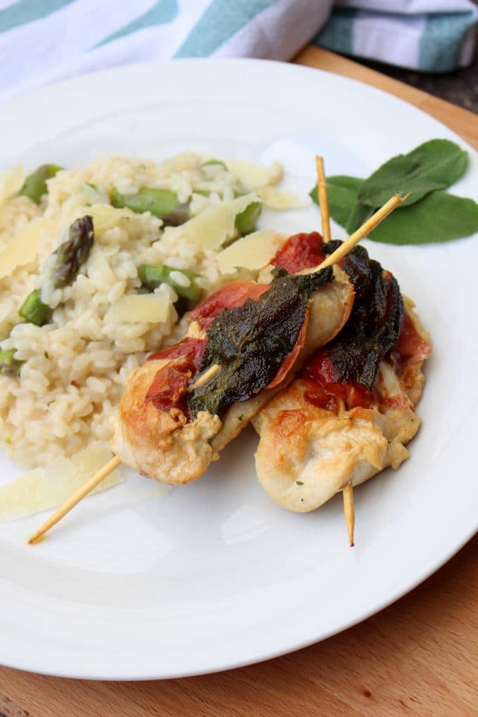 Hähnchen-Saltimbocca mit Spargelrisotto