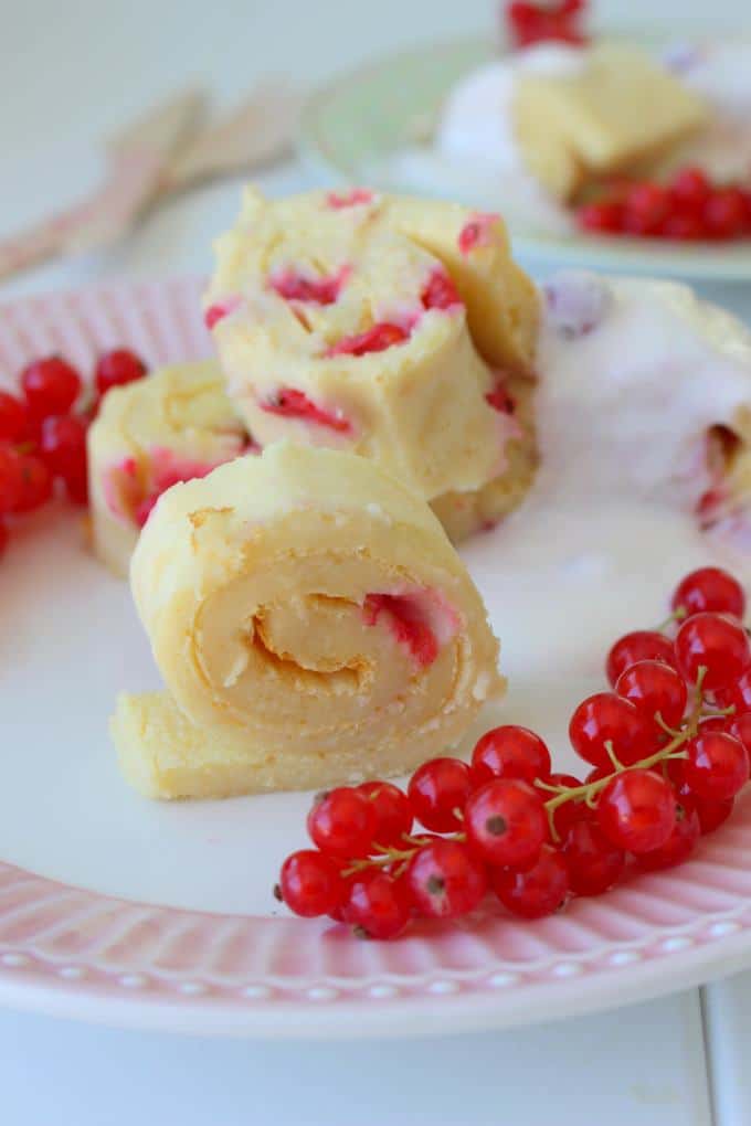 Ofenpfannkuchen mit Johannisbeeren und Joghurt