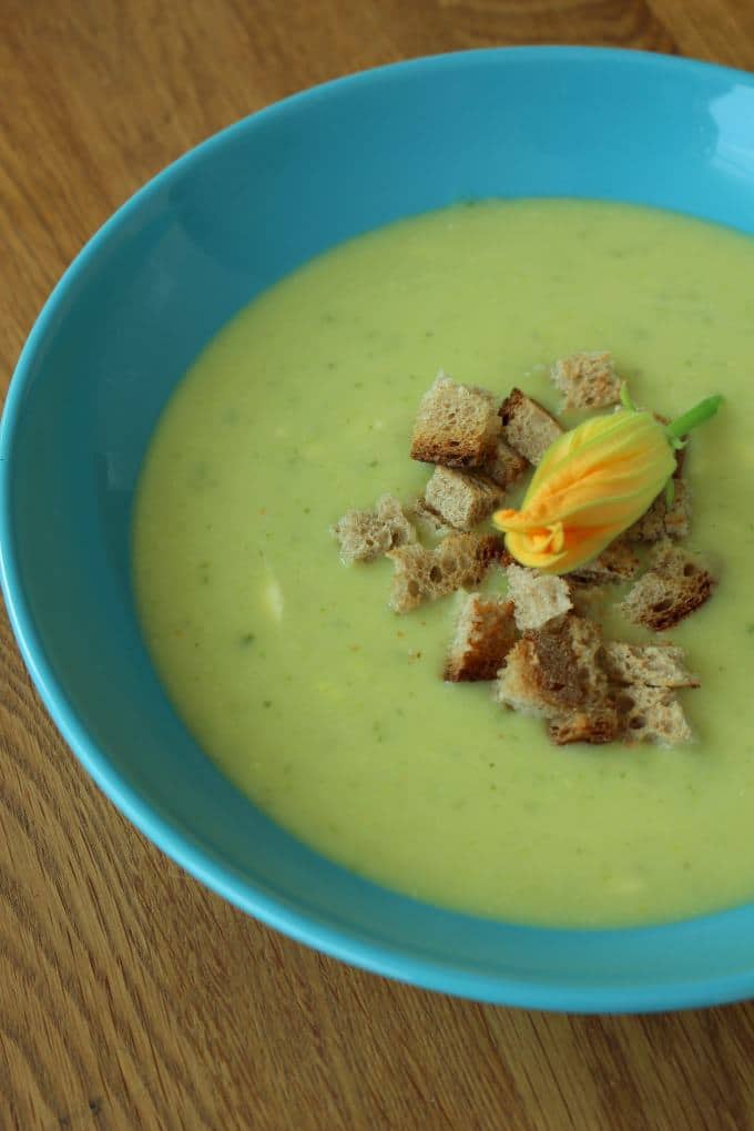 Zucchinicremesuppe mit Croutons - ein leckeres Familiengericht