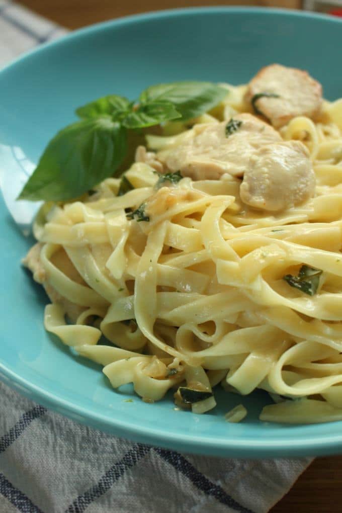 Honig-Basilikum-Pasta mit Hähnchen