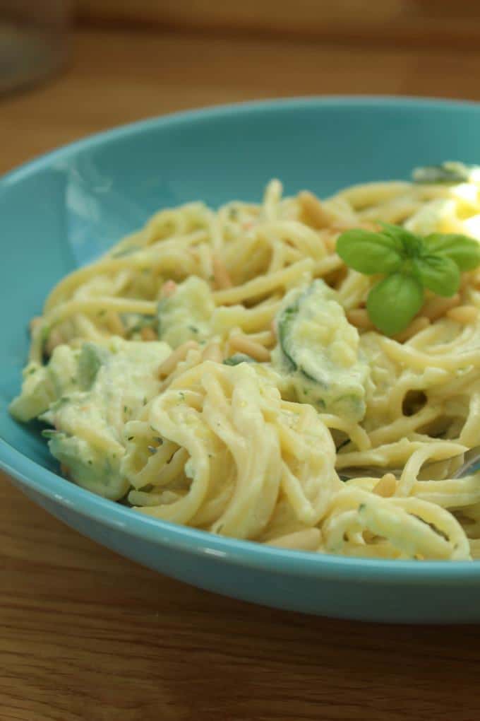 Pasta mit Zucchini-Frischkäse-Sauce