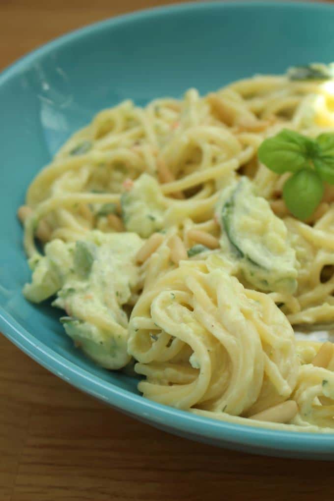 Pasta mit Zucchini-Frischkäse-Sauce