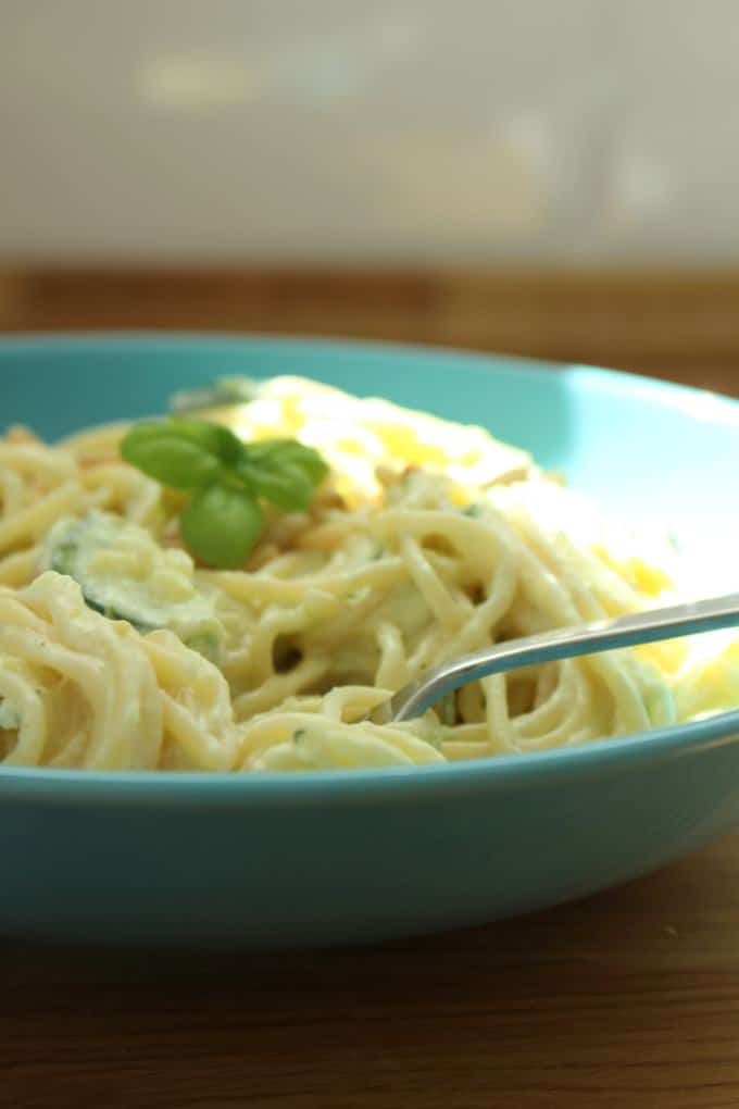 Pasta mit Zucchini-Frischkäse-Sauce