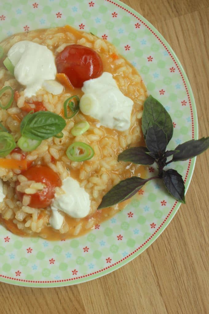 Ein leckeres Tomatenrisotto für die ganze Familie am gemeinsamen Tisch