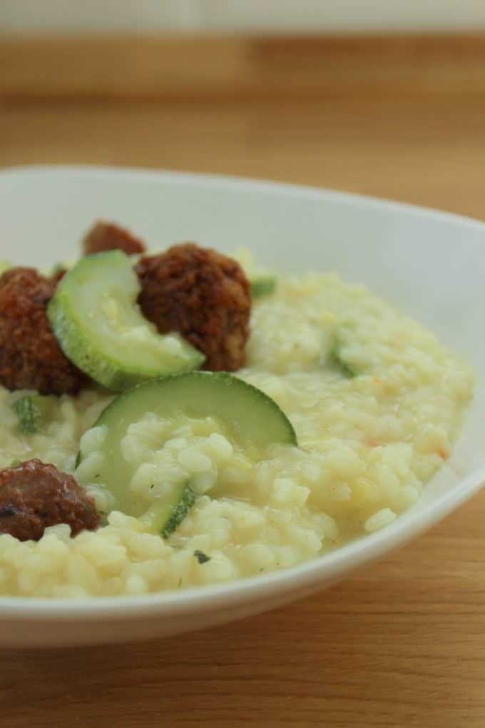 Zucchinirisotto mit Hackbällchen