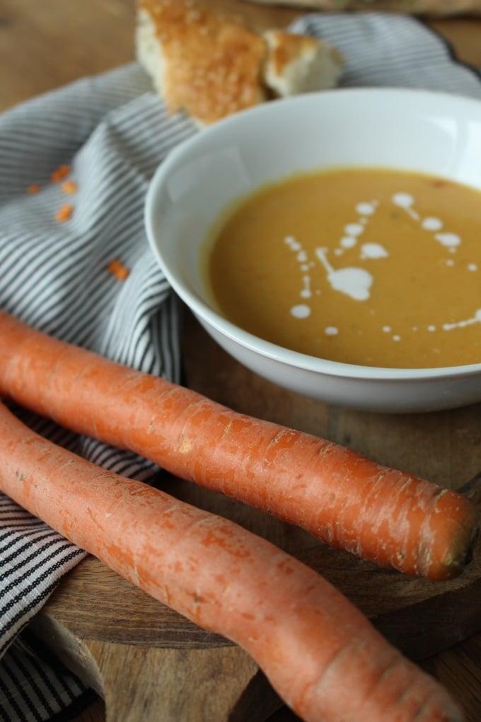 Rote Linsensuppe mit Karotten und Kokosmilch