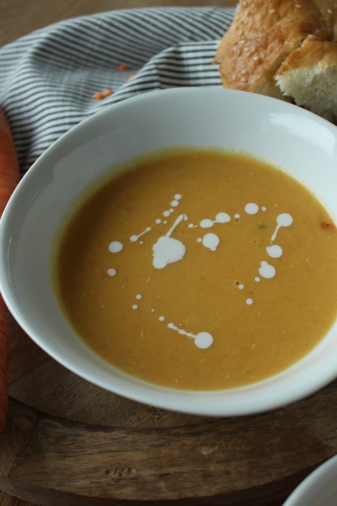 Rote Linsensuppe mit Karotten und Kokosmilch