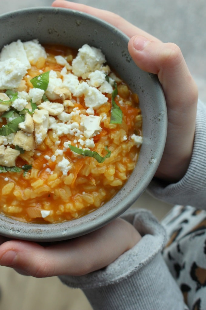 Curry-Möhren-Risotto mit Cashewnüssen und Feta für die ganze Familie