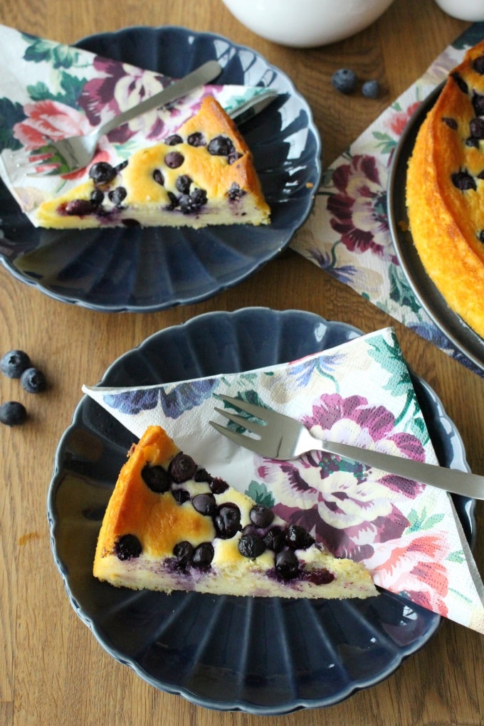 Quark-Grieß-Kuchen mit Heidelbeeren