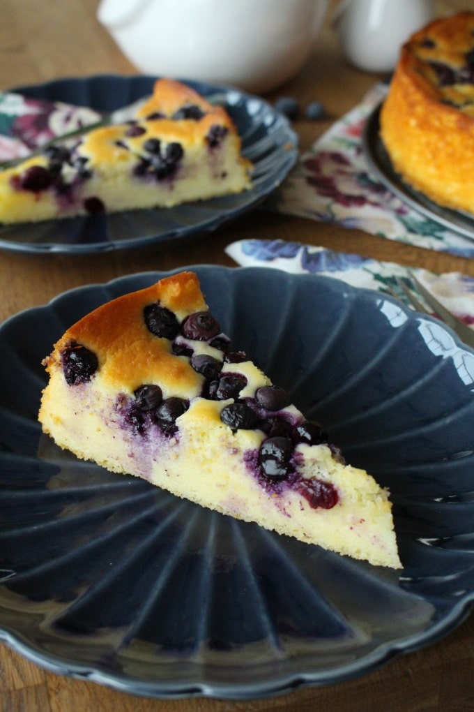 Quark-Grieß-Kuchen mit Heidelbeeren