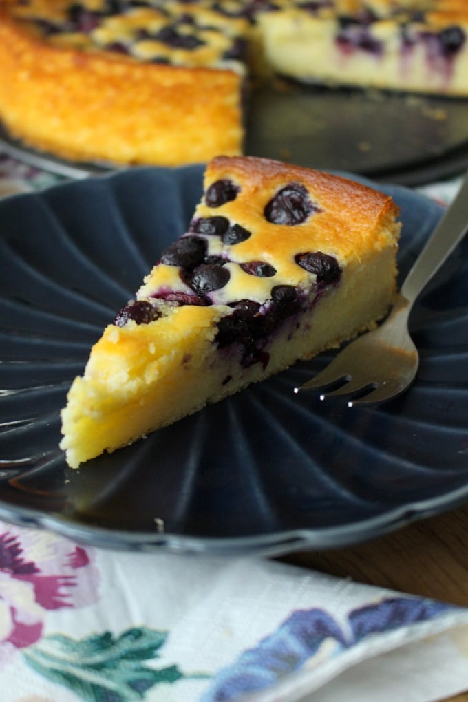 Quark-Grieß-Kuchen mit Heidelbeeren