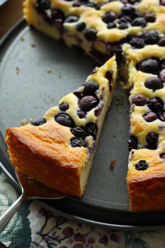 Quark-Grieß-Kuchen mit Heidelbeeren