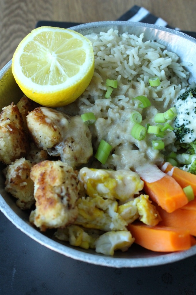 Gebratener Reis - Bowl mit Kokos-Hähnchen und Erdnusssoße