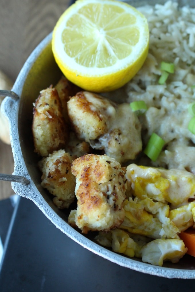 Gebratener Reis - Bowl mit Kokos-Hähnchen und Erdnusssoße