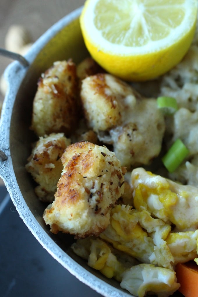 Gebratener Reis - Bowl mit Kokos-Hähnchen und Erdnusssoße