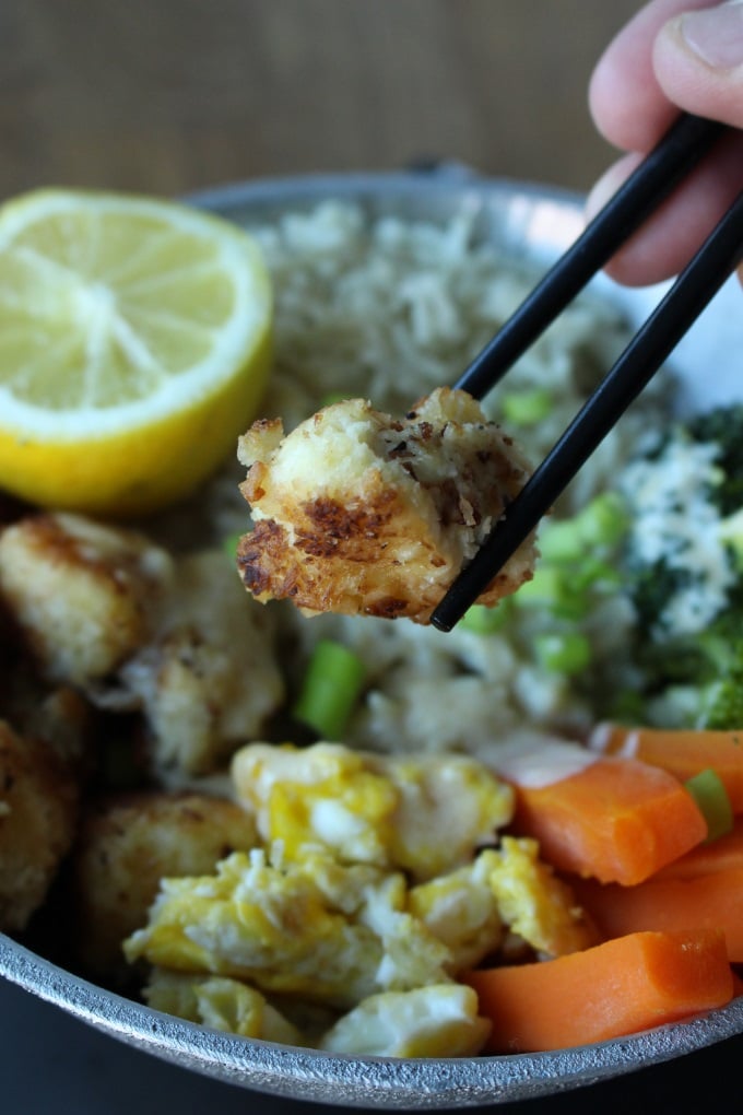 Gebratener Reis – Bowl mit Kokos-Hähnchen und Erdnusssoße