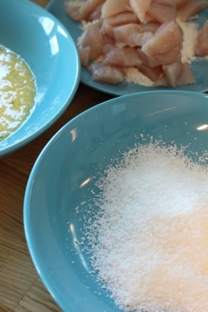 Gebratener Reis - Bowl mit Kokos-Hähnchen und Erdnusssoße