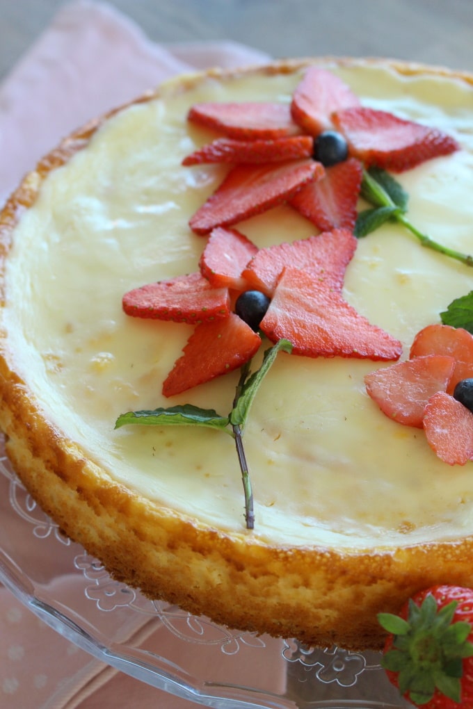 New York Cheesecake mit Erdbeersauce