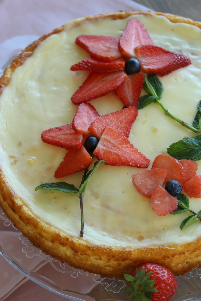 New York Cheesecake mit Erdbeersauce