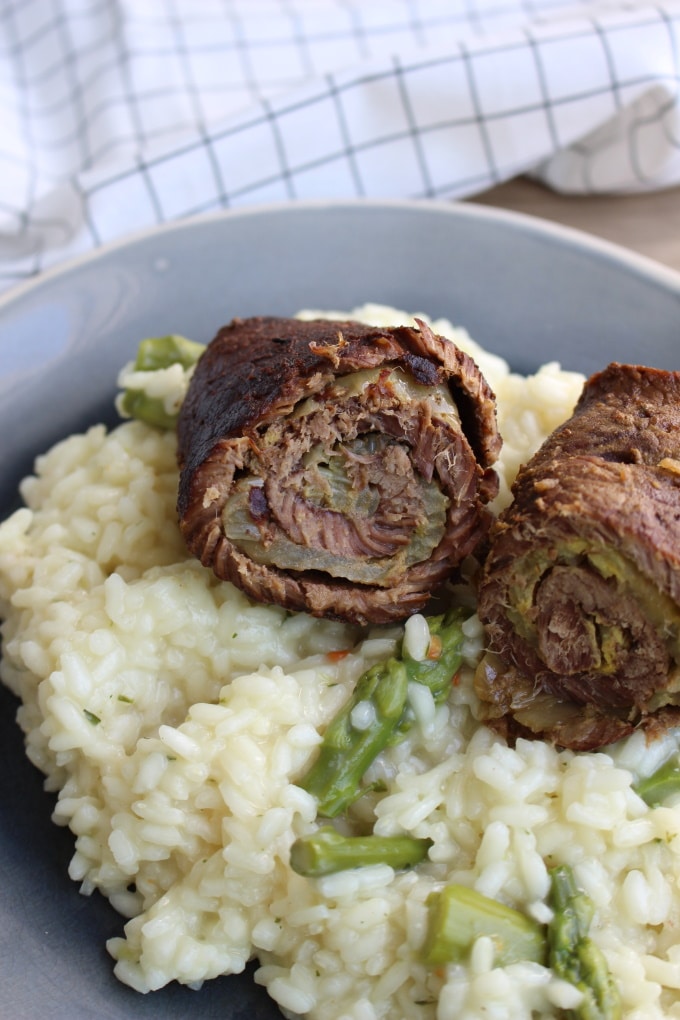 Roulade auf Spargelrisotto für die ganze Familie am gemeinsamen Tisch