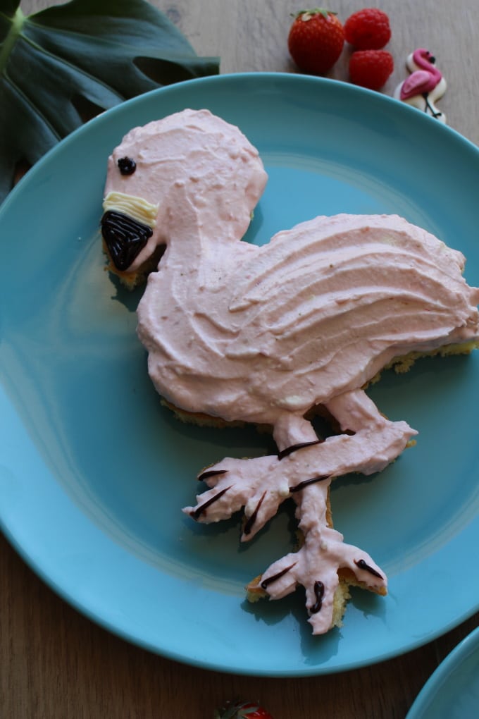 Flamingo - Fantakuchen mit Erdbeer-Himbeer-Creme