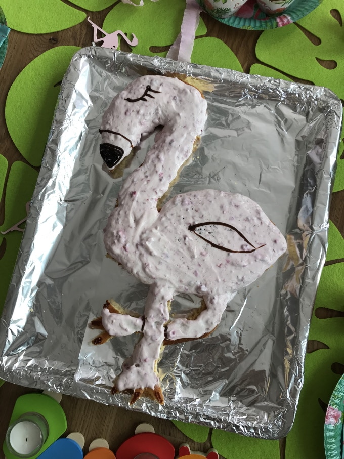 Flamingo - Fantakuchen mit Erdbeer-Himbeer-Creme