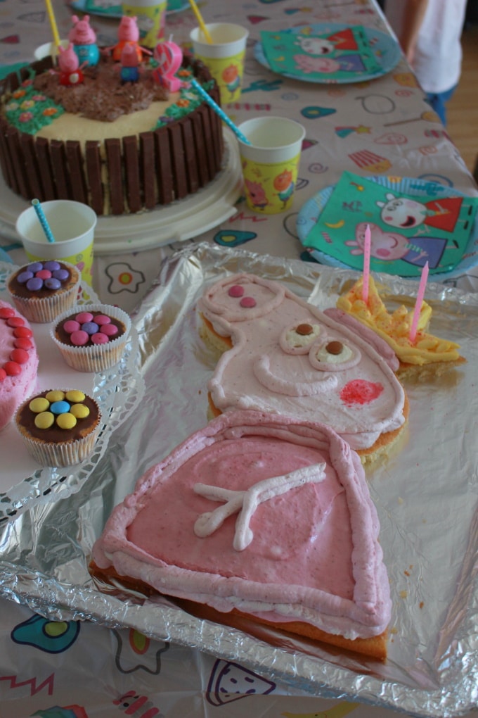 Peppa - Fantakuchen mit Erdbeer-Himbeer-Creme