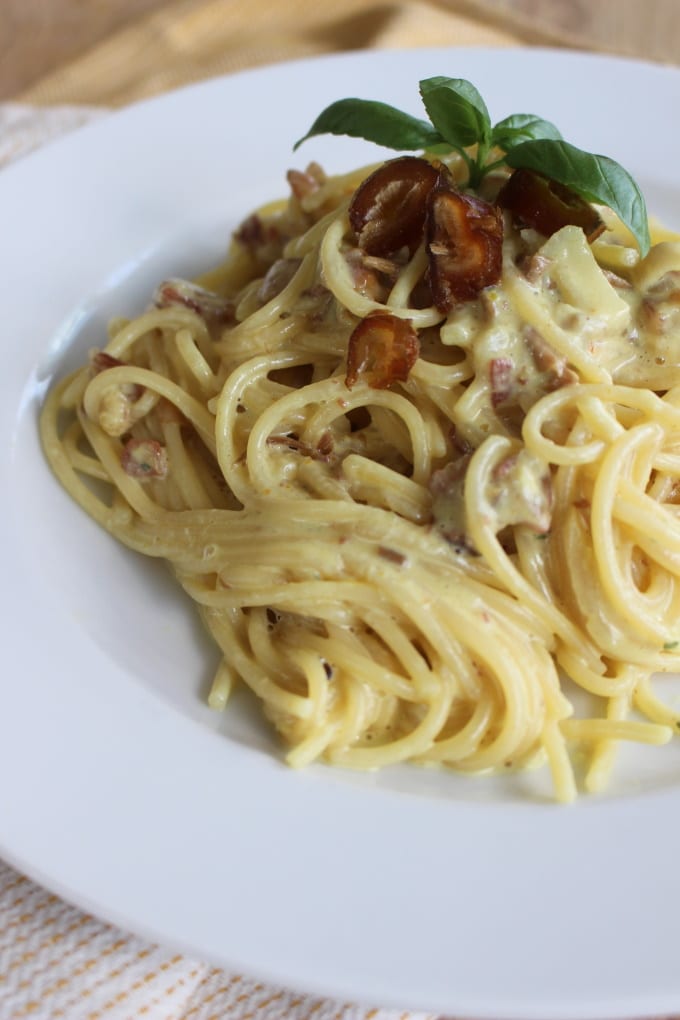 Pasta mit Dattel-Curry-Sauce