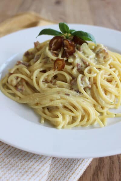 Pasta mit Dattel-Curry-Sauce