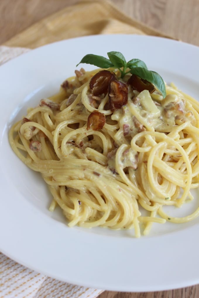 Pasta mit Dattel-Curry-Sauce