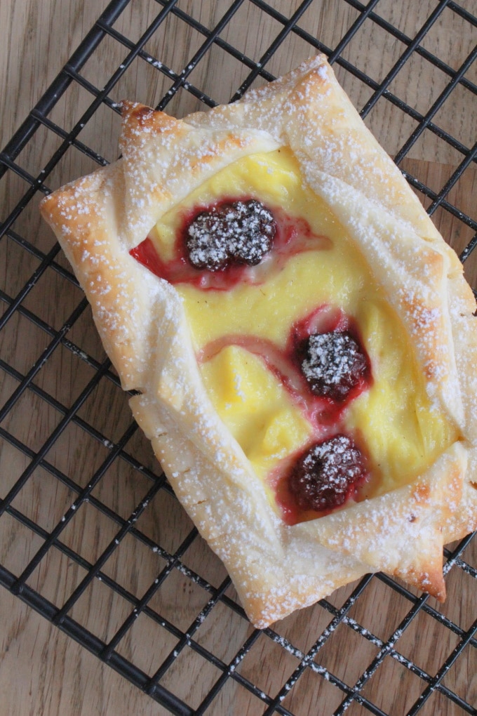 Blätterteig-Pudding-Teilchen mit Brombeeren (aus dem Garten auf den Teller)