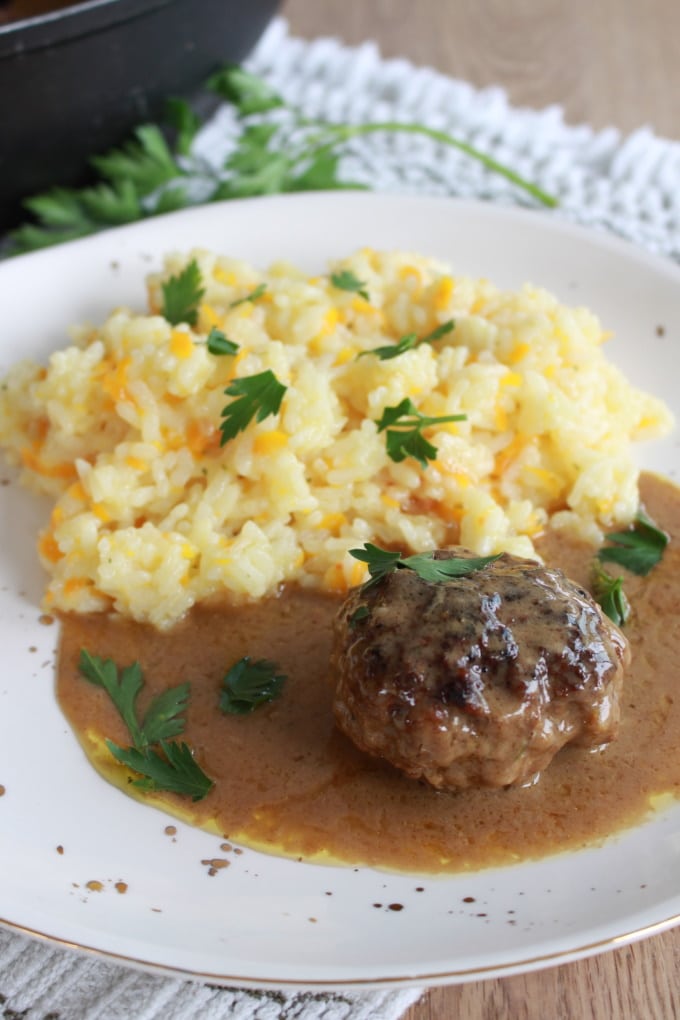 Rahm-Frikadellen mit Möhrenrisotto