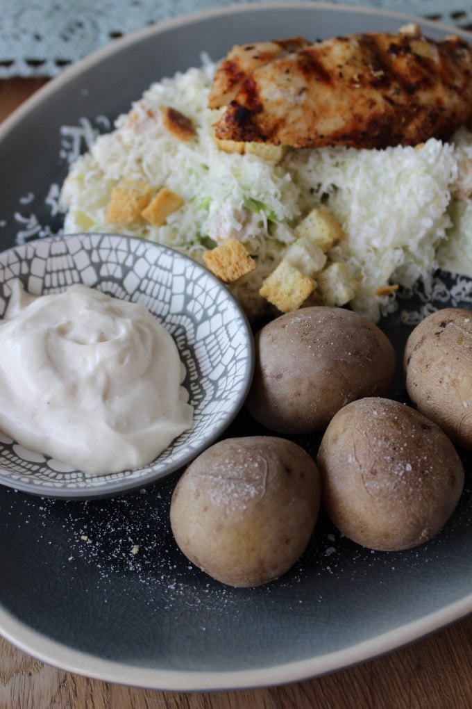 Papas arrugadas an Caesar Salad