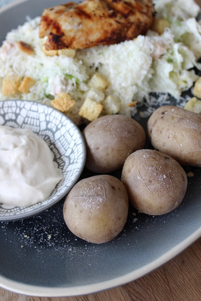 Papas arrugadas an Caesar Salad