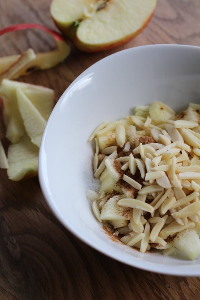 Saure Sahne-Muffins mit Apfel und Mandeln