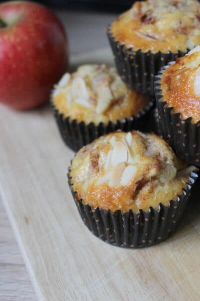 Super fluffige Muffins: Saure Sahne-Muffins mit Apfel und Mandeln