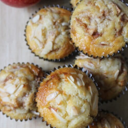 Saure Sahne-Muffins mit Apfel und Mandeln