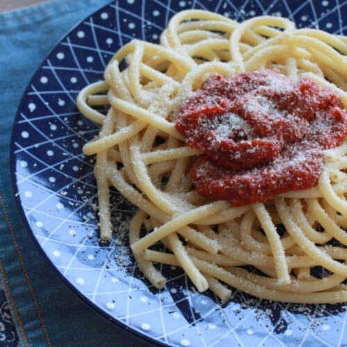 Makkaroni mit Tomatensauce