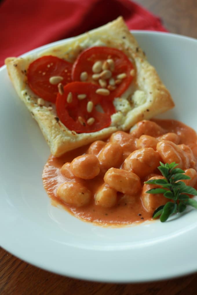 Gnocchi mit Tomaten-Mozzarella-Sauce