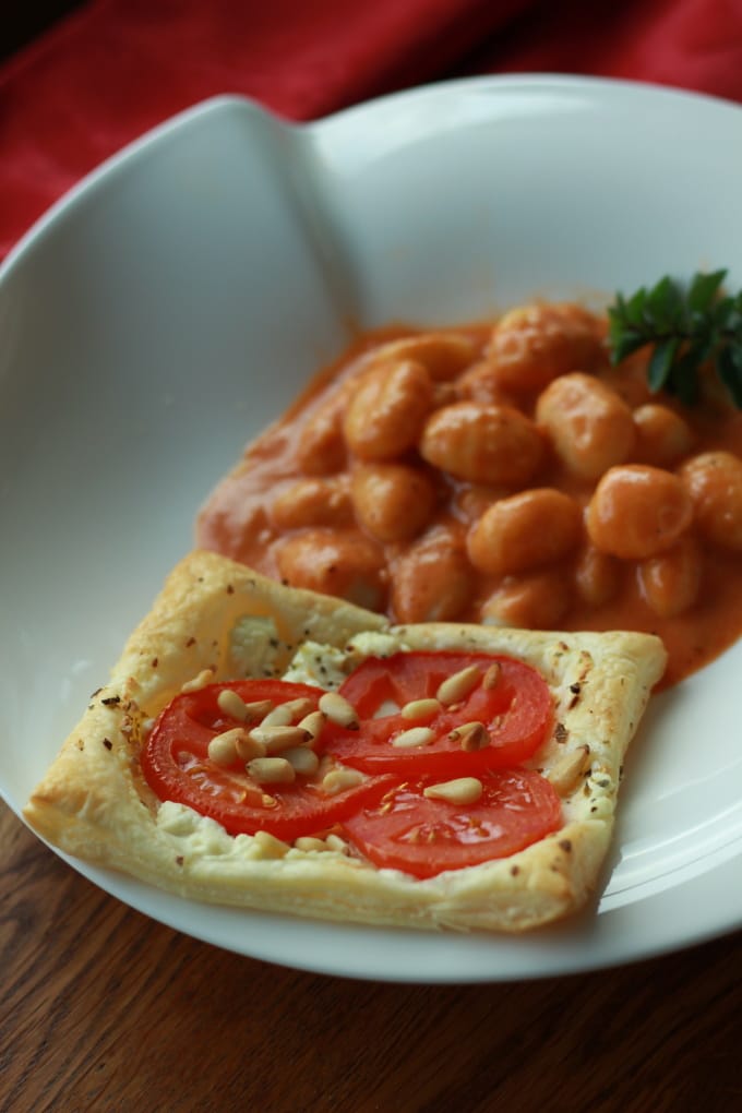 Gnocchi mit Tomaten-Mozzarella-Sauce