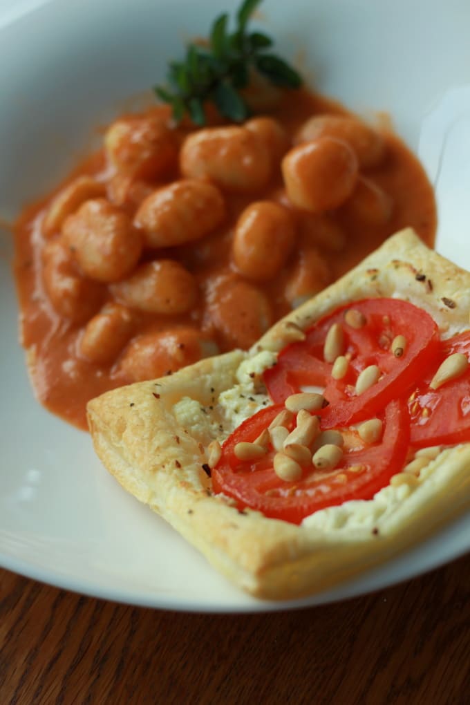 Tomaten-Blätterteig-Ecken