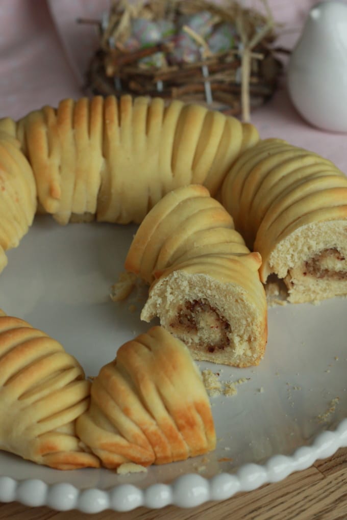 Wollknäuel-Brot mit Haselnussfüllung